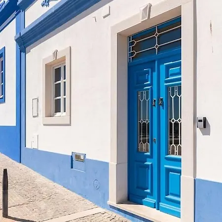 Prázdninový dům Refurbished Beachfront House, Pool, Ac, Wifi, Albufeira, Sea View