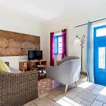 בית נופש Refurbished Beachfront House, Pool, Ac, Wifi, Albufeira, Sea View אלבופיירה