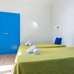 Refurbished Beachfront House, Pool, Ac, Wifi, Albufeira, Sea View בית נופש אלבופיירה