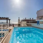 Refurbished Beachfront House, Pool, Ac, Wifi, Albufeira, Sea View אלבופיירה