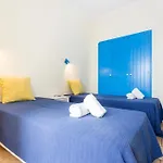 Refurbished Beachfront House, Pool, Ac, Wifi, Albufeira, Sea View אלבופיירה