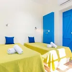 בית נופש Refurbished Beachfront House, Pool, Ac, Wifi, Albufeira, Sea View אלבופיירה