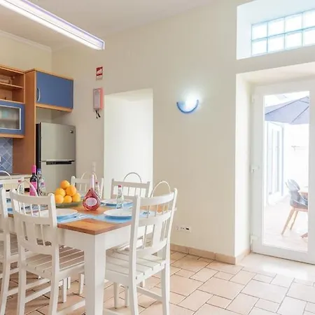 Refurbished Beachfront House, Pool, Ac, Wifi, Albufeira, Sea View Feriehus *