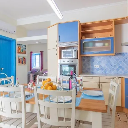 Feriehus Refurbished Beachfront House, Pool, Ac, Wifi, Albufeira, Sea View Albufeira