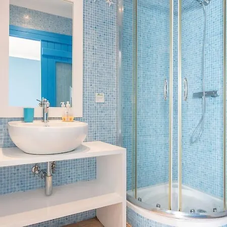 Refurbished Beachfront House, Pool, Ac, Wifi, Albufeira, Sea View Сasa de vacaciones *