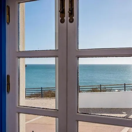 Feriehus Refurbished Beachfront House, Pool, Ac, Wifi, Albufeira, Sea View *