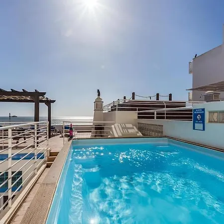 Refurbished Beachfront House, Pool, Ac, Wifi, Albufeira, Sea View Албуфейра