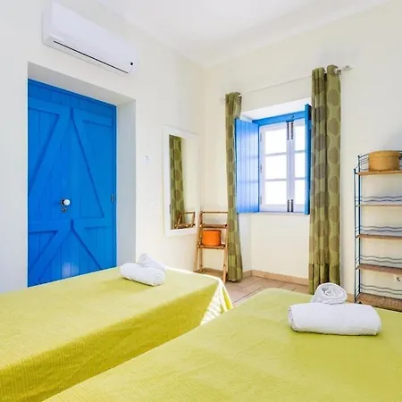 Feriehus Refurbished Beachfront House, Pool, Ac, Wifi, Albufeira, Sea View Albufeira